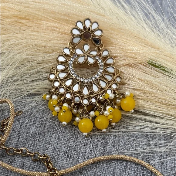 Elegant Gold and Yellow Jewelry Set Indian Jewelry set yellow color - Picture 5 of 5